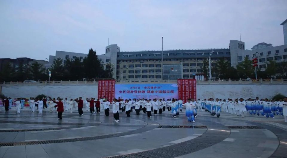 主办, 舞姿灵动