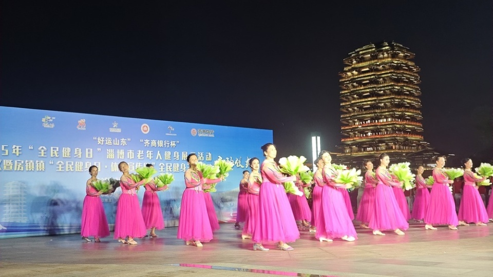 招一式行云, 体育彩票公, 武术表演燃