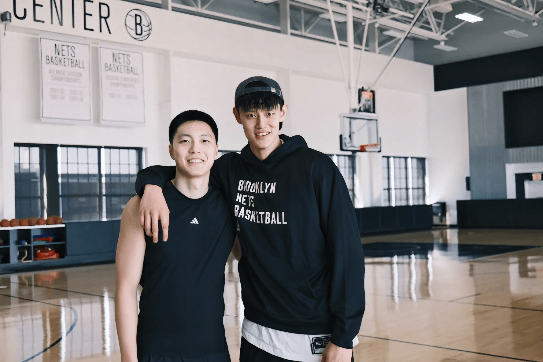 分享与胡明, Xs, 活照并配文